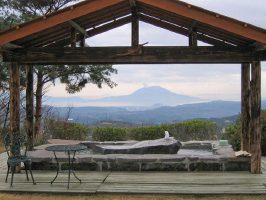 Отель Kirishima Onsen Ryokojin Sanso Экстерьер фото