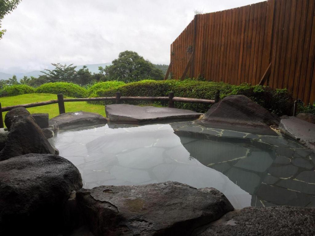 Отель Kirishima Onsen Ryokojin Sanso Экстерьер фото