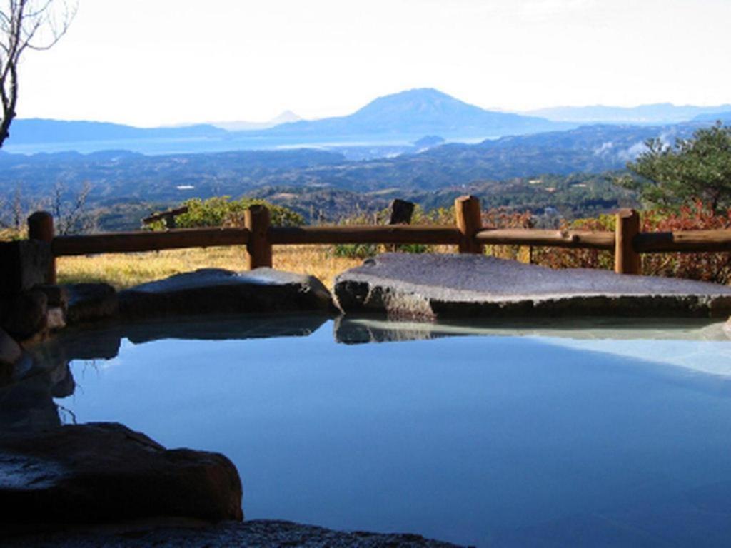 Отель Kirishima Onsen Ryokojin Sanso Экстерьер фото
