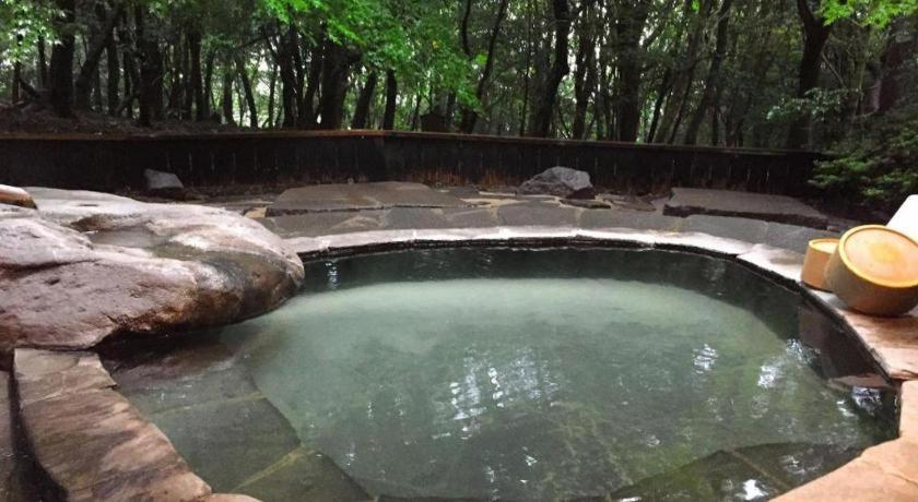 Отель Kirishima Onsen Ryokojin Sanso Экстерьер фото